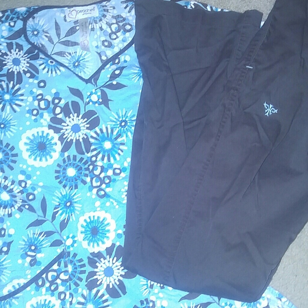 Scrub set